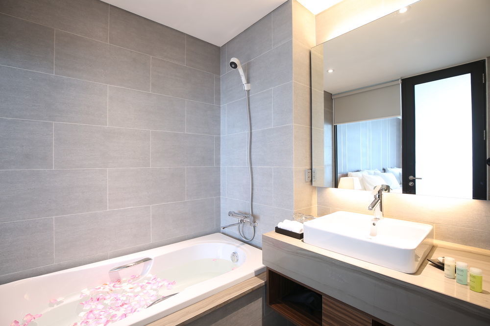 Avora Hotel Đà Nẵng Extérieur photo